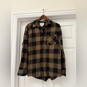 Field & Stream Black and Olive Green Plaid Button Down Shirt